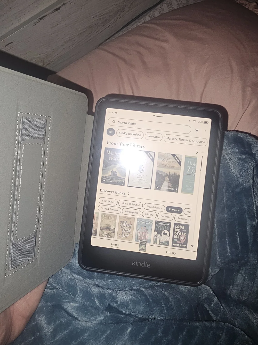 7 inch Kindle Colorsoft 32 GB E-reader with Protective Cover
